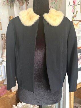 Women's vintage crop jacket with fur collar